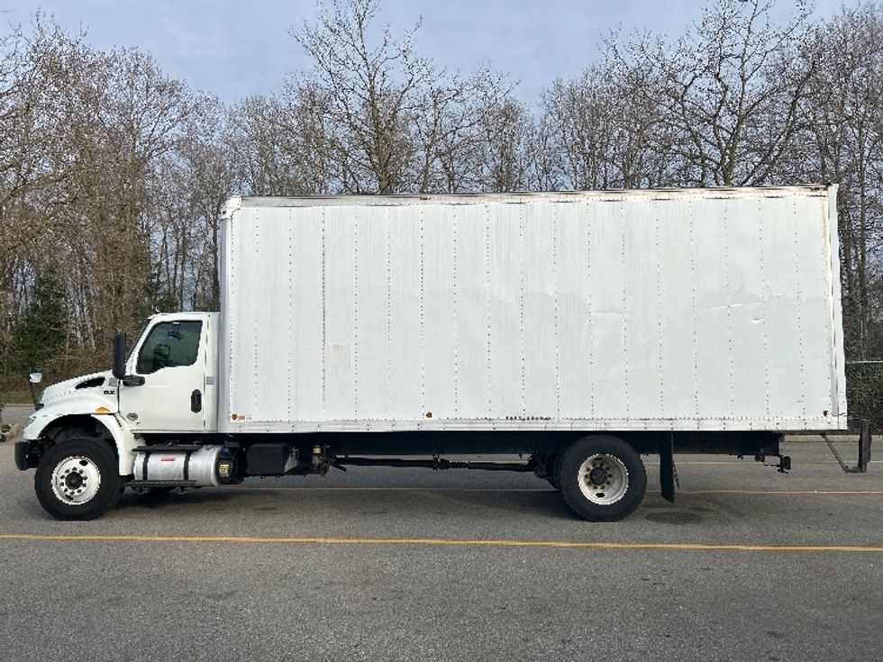 Medium Duty Box Truck-Light and Medium Duty Trucks-International-2020-MV607-Delta-BC-241,768\n\t\tkm-$ 61,500 - Image 4