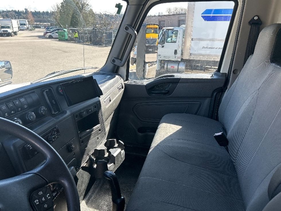 Medium Duty Box Truck-Light and Medium Duty Trucks-International-2020-MV607-Delta-BC-253,088\n\t\tkm-$ 60,000 - Image 18