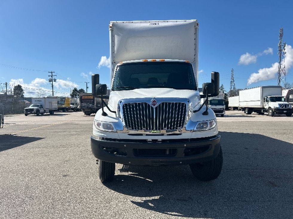 Medium Duty Box Truck-Light and Medium Duty Trucks-International-2020-MV607-Delta-BC-253,088\n\t\tkm-$ 60,000 - Image 2