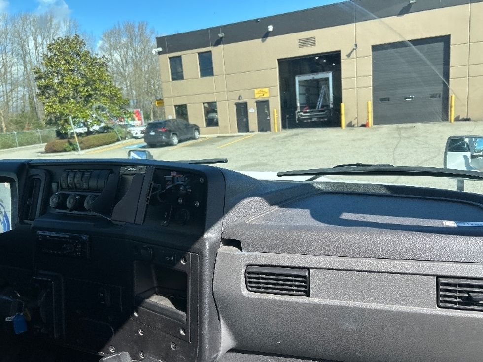 Medium Duty Box Truck-Light and Medium Duty Trucks-International-2020-MV607-Delta-BC-253,088\n\t\tkm-$ 60,000 - Image 20