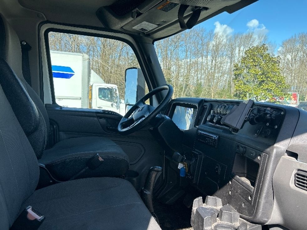 Medium Duty Box Truck-Light and Medium Duty Trucks-International-2020-MV607-Delta-BC-253,088\n\t\tkm-$ 60,000 - Image 21