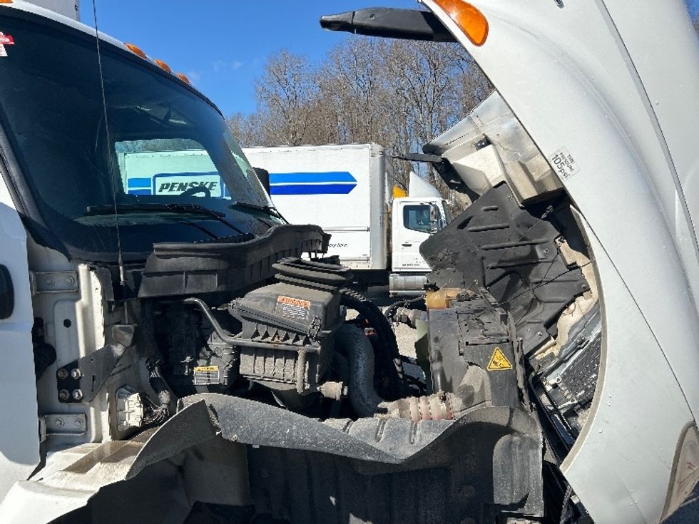 Medium Duty Box Truck-Light and Medium Duty Trucks-International-2020-MV607-Delta-BC-253,088\n\t\tkm-$ 60,000 - Image 22