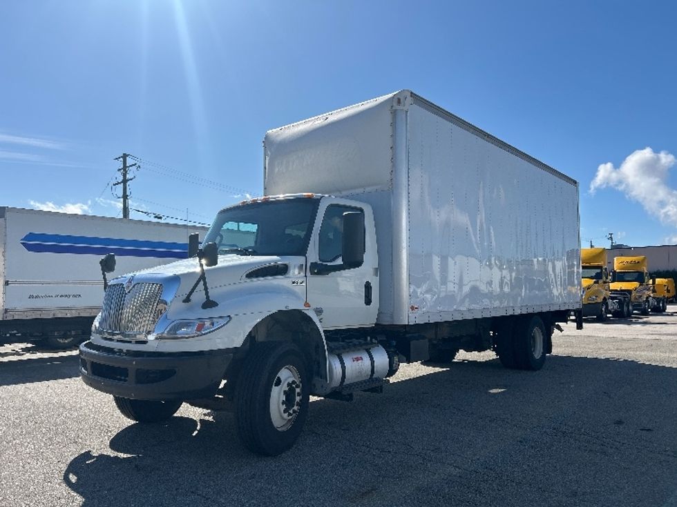 Medium Duty Box Truck-Light and Medium Duty Trucks-International-2020-MV607-Delta-BC-253,088\n\t\tkm-$ 60,000 - Image 3