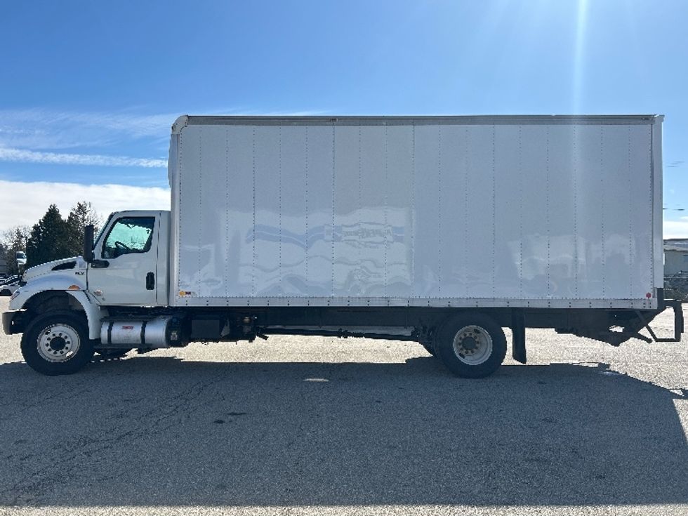 Medium Duty Box Truck-Light and Medium Duty Trucks-International-2020-MV607-Delta-BC-253,088\n\t\tkm-$ 60,000 - Image 4