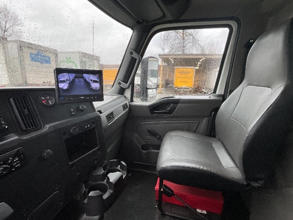 Medium Duty Box Truck-Light and Medium Duty Trucks-International-2020-MV607-Delta-BC-73,911\n\t\tkm-$ 78,750 - Image 18