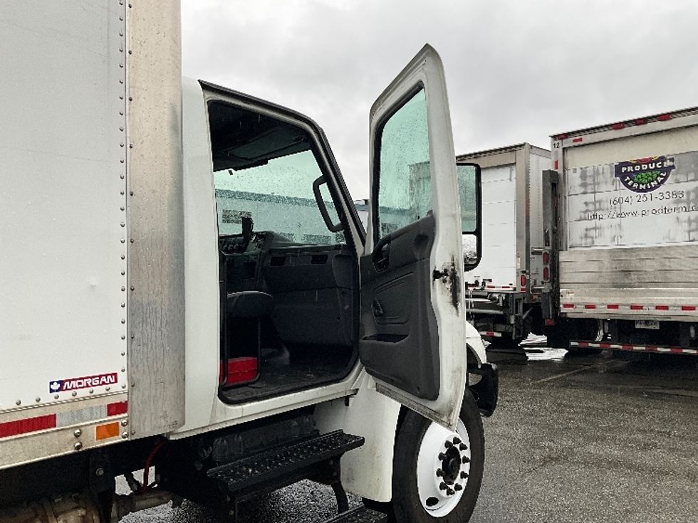 Medium Duty Box Truck-Light and Medium Duty Trucks-International-2020-MV607-Delta-BC-73,911\n\t\tkm-$ 78,750 - Image 19