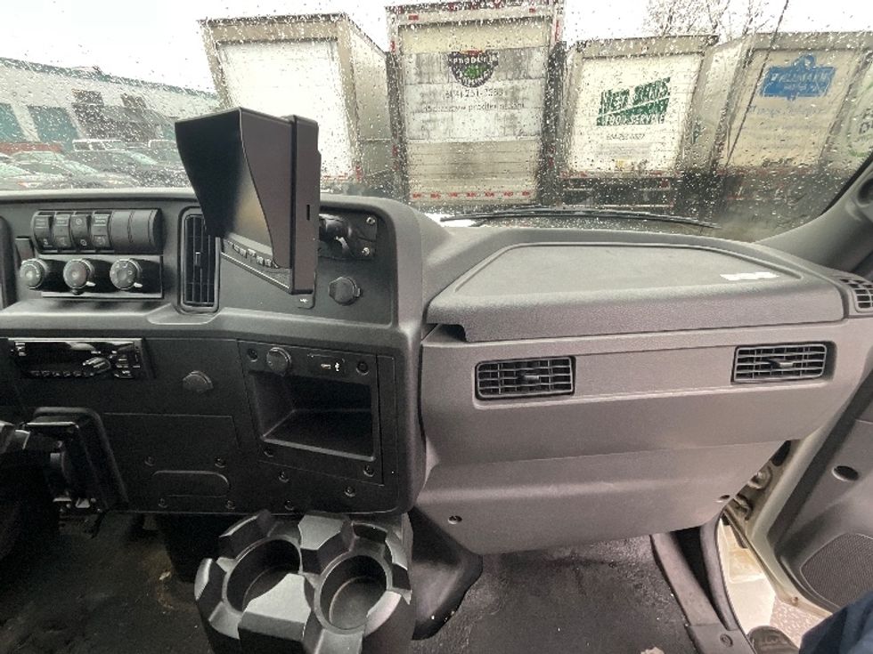 Medium Duty Box Truck-Light and Medium Duty Trucks-International-2020-MV607-Delta-BC-73,911\n\t\tkm-$ 78,750 - Image 20