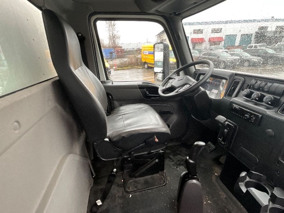 Medium Duty Box Truck-Light and Medium Duty Trucks-International-2020-MV607-Delta-BC-73,911\n\t\tkm-$ 78,750 - Image 21