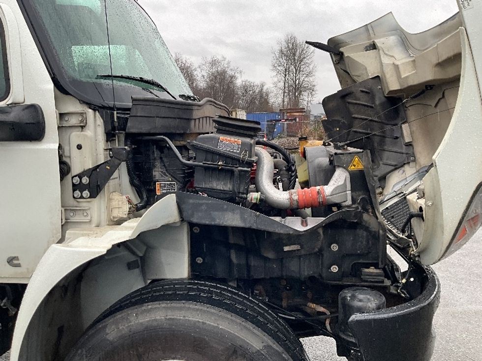 Medium Duty Box Truck-Light and Medium Duty Trucks-International-2020-MV607-Delta-BC-73,911\n\t\tkm-$ 78,750 - Image 22