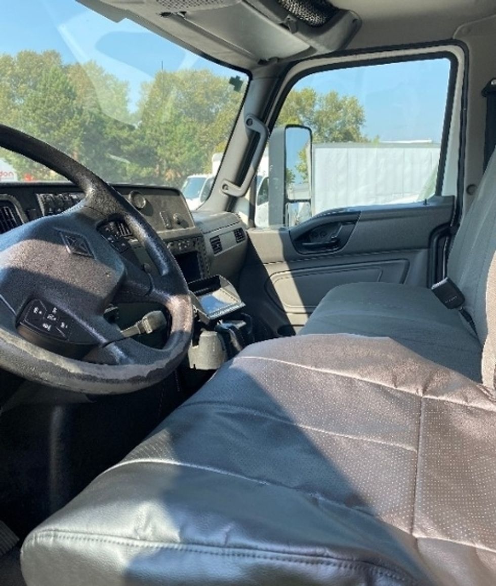 Medium Duty Box Truck-Light and Medium Duty Trucks-International-2020-MV607-Delta-BC-84,999\n\t\tkm-$ 79,750 - Image 15