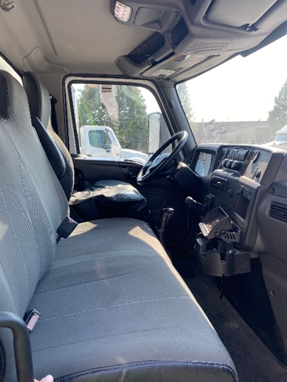 Medium Duty Box Truck-Light and Medium Duty Trucks-International-2020-MV607-Delta-BC-84,999\n\t\tkm-$ 79,750 - Image 19