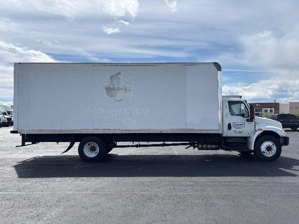 Medium Duty Box Truck-Light and Medium Duty Trucks-International-2020-MV607-Denver-CO-155,347\n\t\tmiles-$ 47,000 - Image 14