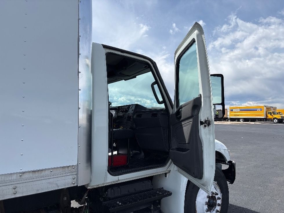 Medium Duty Box Truck-Light and Medium Duty Trucks-International-2020-MV607-Denver-CO-155,347\n\t\tmiles-$ 47,000 - Image 19