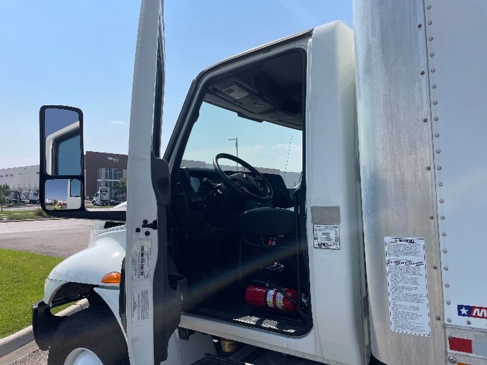 Medium Duty Box Truck-Light and Medium Duty Trucks-International-2020-MV607-Denver-CO-84,864\n\t\tmiles-$ 57,250 - Image 16