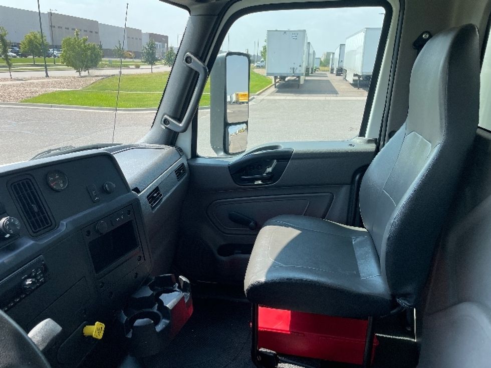 Medium Duty Box Truck-Light and Medium Duty Trucks-International-2020-MV607-Denver-CO-84,864\n\t\tmiles-$ 57,250 - Image 19