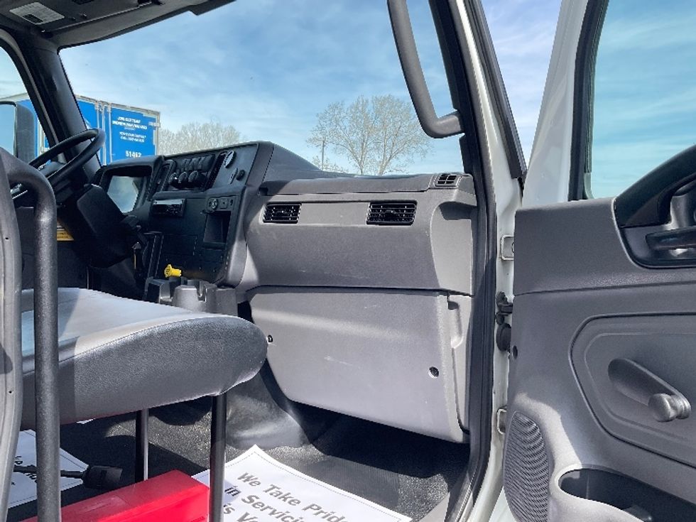 Medium Duty Box Truck-Light and Medium Duty Trucks-International-2020-MV607-Denver-CO-84,864\n\t\tmiles-$ 57,250 - Image 19