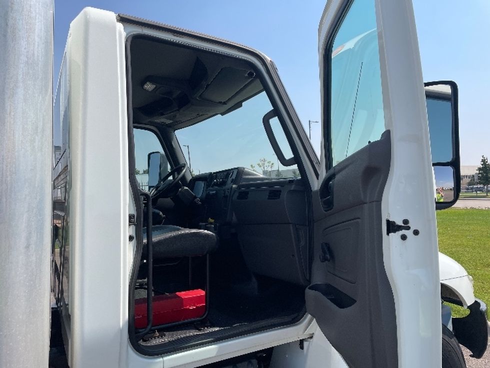 Medium Duty Box Truck-Light and Medium Duty Trucks-International-2020-MV607-Denver-CO-84,864\n\t\tmiles-$ 57,250 - Image 20