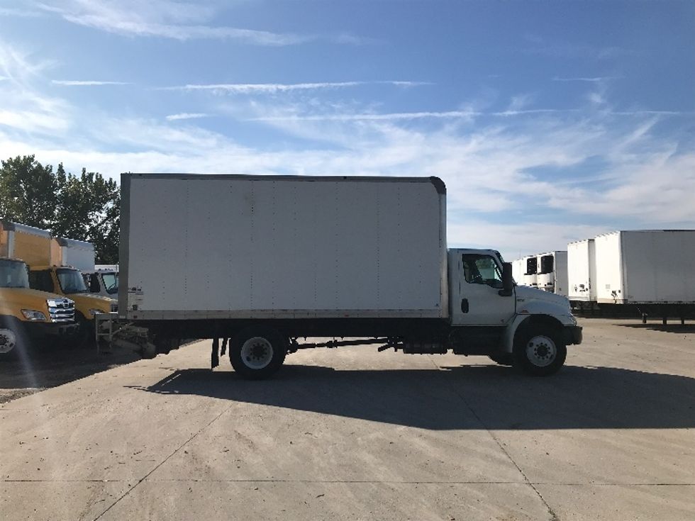 Medium Duty Box Truck-Light and Medium Duty Trucks-International-2020-MV607-Des Moines-IA-106,275\n\t\tmiles-$ 44,750 - Image 15