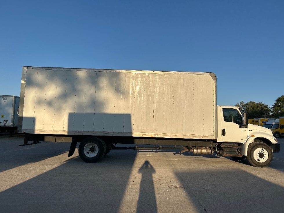 Medium Duty Box Truck-Light and Medium Duty Trucks-International-2020-MV607-Des Moines-IA-356,189\n\t\tmiles-$ 21,750 - Image 15