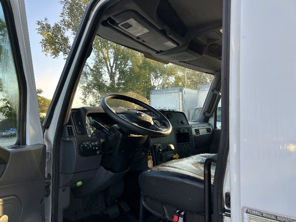 Medium Duty Box Truck-Light and Medium Duty Trucks-International-2020-MV607-Des Moines-IA-356,189\n\t\tmiles-$ 21,750 - Image 17