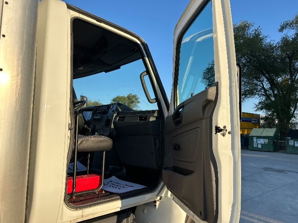 Medium Duty Box Truck-Light and Medium Duty Trucks-International-2020-MV607-Des Moines-IA-356,189\n\t\tmiles-$ 21,750 - Image 20
