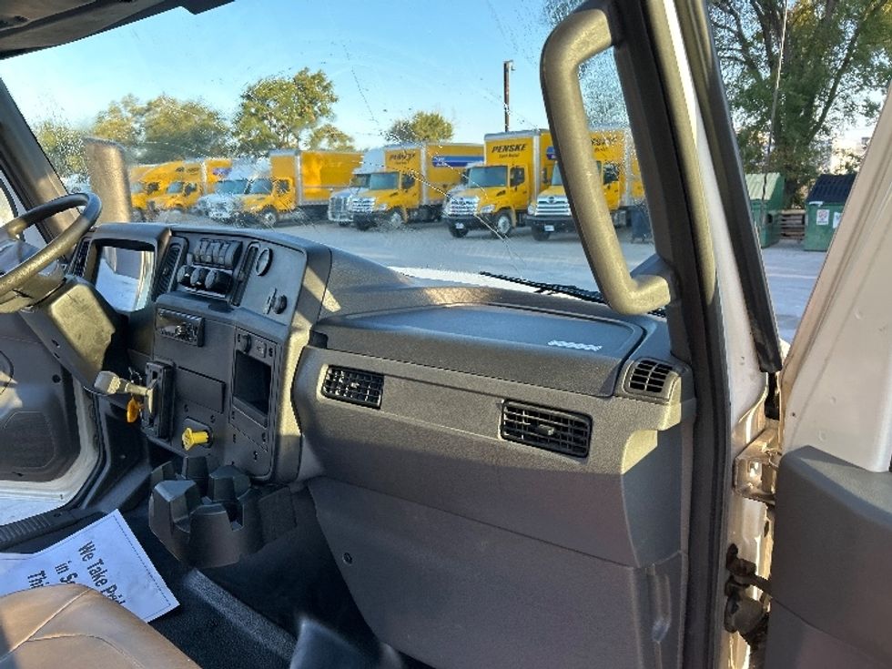 Medium Duty Box Truck-Light and Medium Duty Trucks-International-2020-MV607-Des Moines-IA-356,189\n\t\tmiles-$ 21,750 - Image 21
