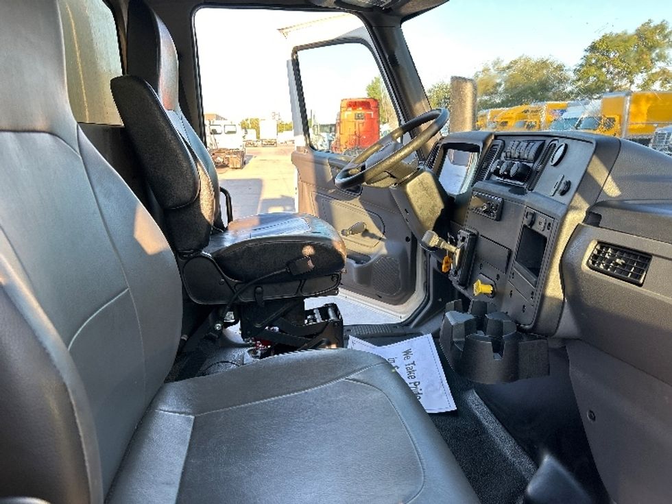 Medium Duty Box Truck-Light and Medium Duty Trucks-International-2020-MV607-Des Moines-IA-356,189\n\t\tmiles-$ 21,750 - Image 22