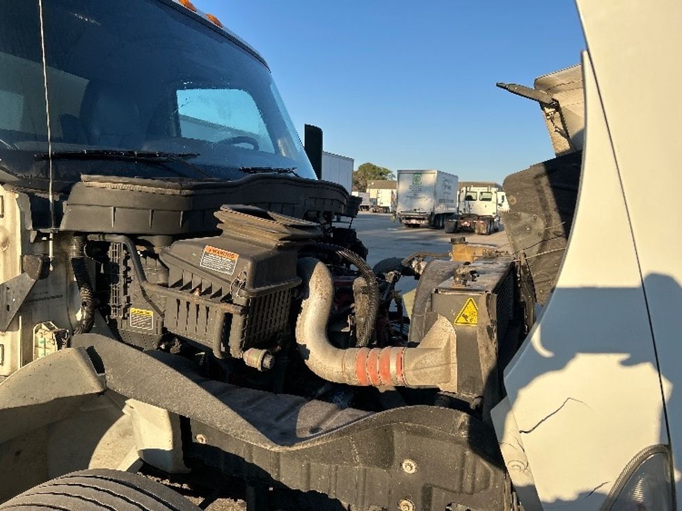 Medium Duty Box Truck-Light and Medium Duty Trucks-International-2020-MV607-Des Moines-IA-356,189\n\t\tmiles-$ 21,750 - Image 24