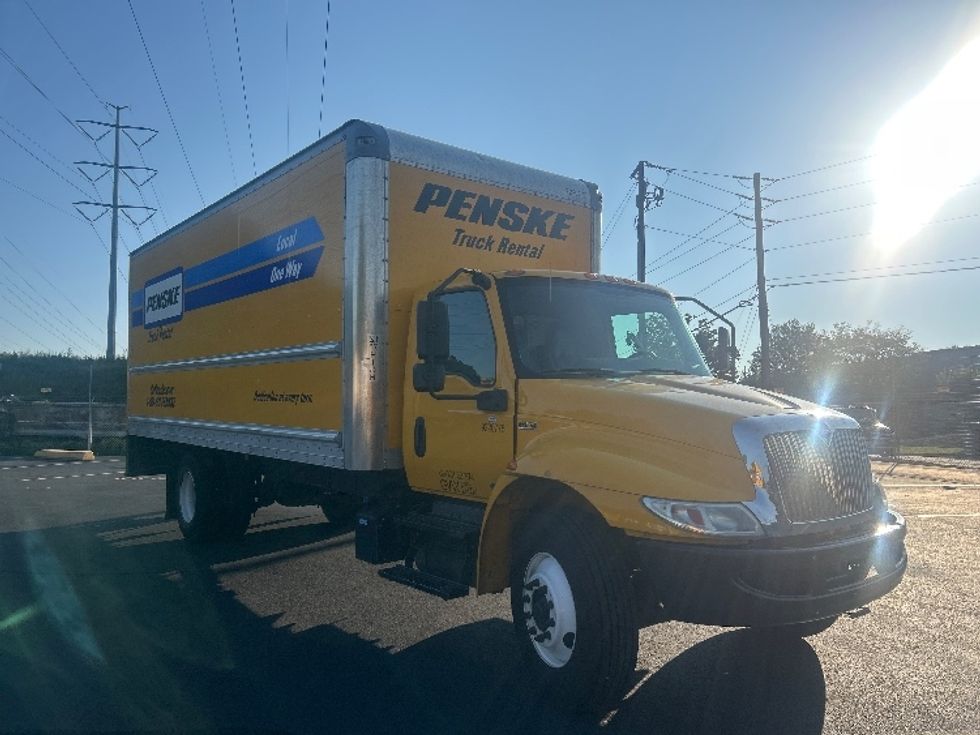 Medium Duty Box Truck-Light and Medium Duty Trucks-International-2020-MV607-Duluth-GA-190,366\n\t\tmiles-$ 27,250 - Image 1