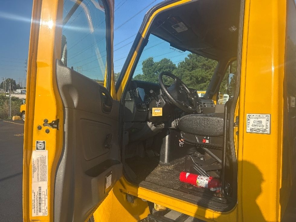 Medium Duty Box Truck-Light and Medium Duty Trucks-International-2020-MV607-Duluth-GA-190,366\n\t\tmiles-$ 27,250 - Image 15