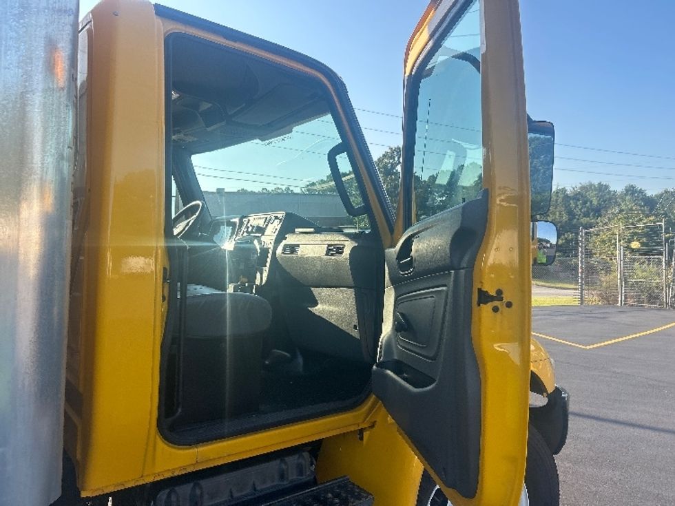 Medium Duty Box Truck-Light and Medium Duty Trucks-International-2020-MV607-Duluth-GA-190,366\n\t\tmiles-$ 27,250 - Image 19