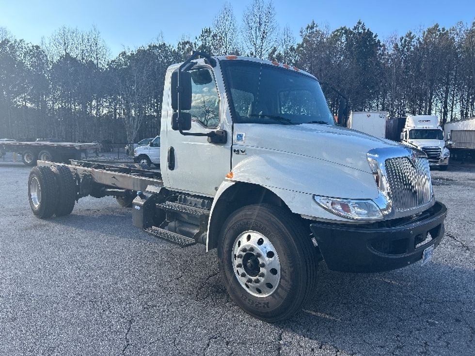 Medium Duty Box Truck-Light and Medium Duty Trucks-International-2020-MV607-Duluth-GA-354,348\n\t\tmiles-$ 21,750 - Image 1