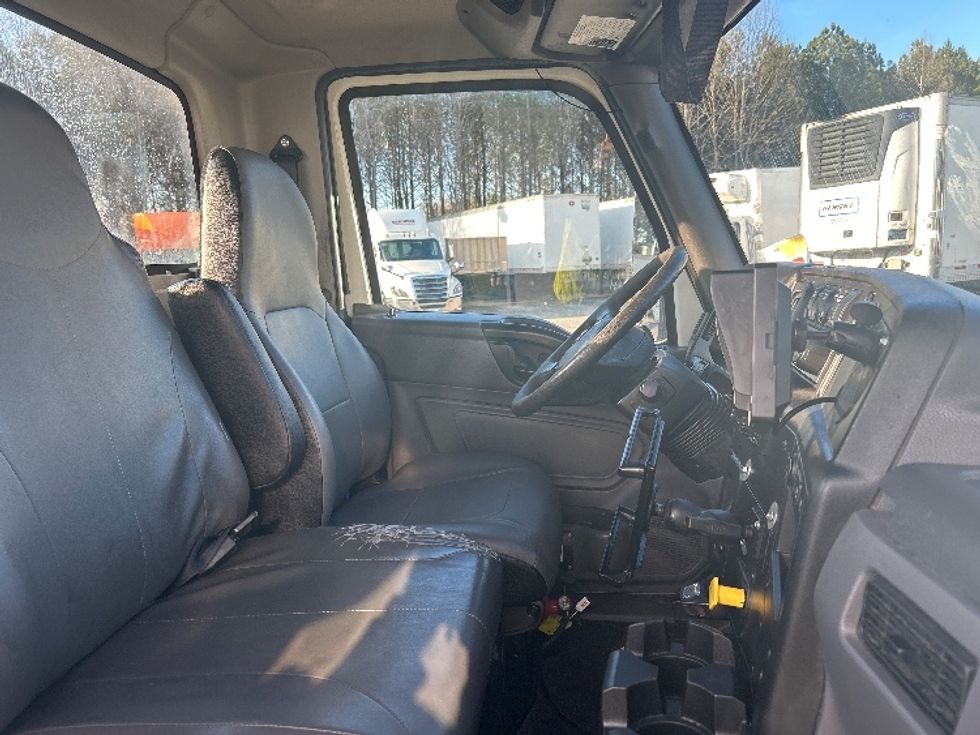 Medium Duty Box Truck-Light and Medium Duty Trucks-International-2020-MV607-Duluth-GA-354,348\n\t\tmiles-$ 21,750 - Image 17