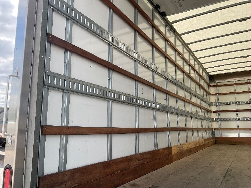 Medium Duty Box Truck-Light and Medium Duty Trucks-International-2020-MV607-Earth City-MO-171,134\n\t\tmiles-$ 52,000 - Image 11