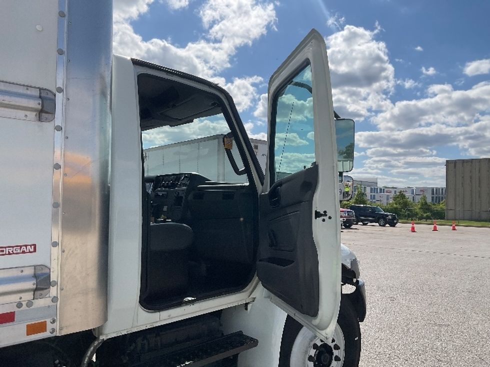 Medium Duty Box Truck-Light and Medium Duty Trucks-International-2020-MV607-Earth City-MO-171,134\n\t\tmiles-$ 52,000 - Image 18