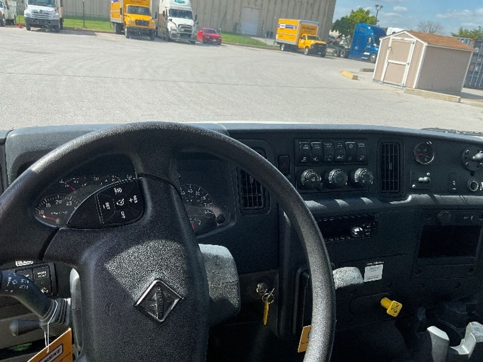 Medium Duty Box Truck-Light and Medium Duty Trucks-International-2020-MV607-Earth City-MO-171,134\n\t\tmiles-$ 52,000 - Image 19
