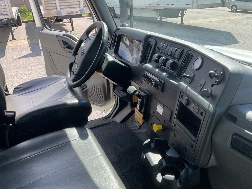 Medium Duty Box Truck-Light and Medium Duty Trucks-International-2020-MV607-Earth City-MO-171,134\n\t\tmiles-$ 52,000 - Image 22
