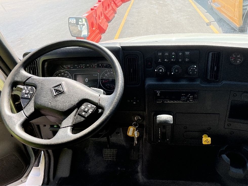 Medium Duty Box Truck-Light and Medium Duty Trucks-International-2020-MV607-East Chicago-IN-111,322\n\t\tmiles-$ 56,750 - Image 18