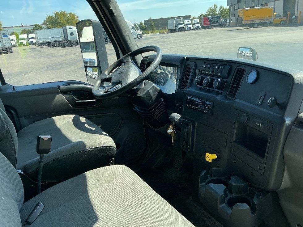 Medium Duty Box Truck-Light and Medium Duty Trucks-International-2020-MV607-East Chicago-IN-111,322\n\t\tmiles-$ 56,750 - Image 22
