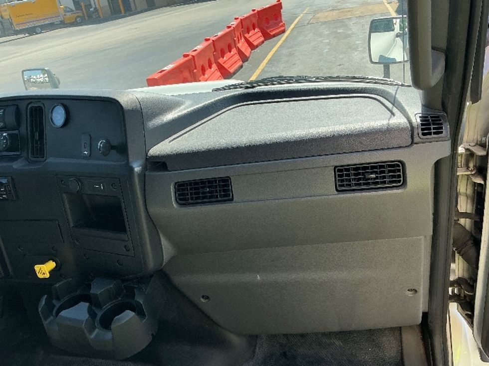 Medium Duty Box Truck-Light and Medium Duty Trucks-International-2020-MV607-East Chicago-IN-111,322\n\t\tmiles-$ 56,750 - Image 21