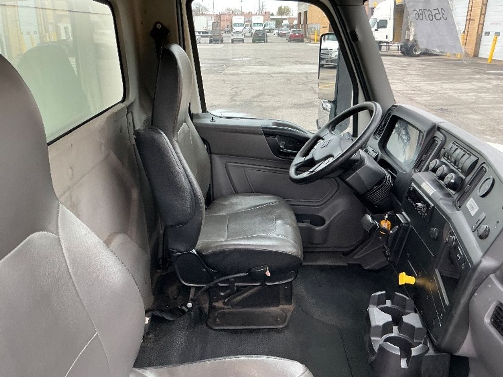 Medium Duty Box Truck-Light and Medium Duty Trucks-International-2020-MV607-East Chicago-IN-178,988\n\t\tmiles-$ 51,000 - Image 22