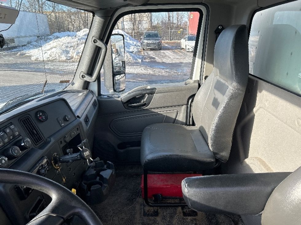 Medium Duty Box Truck-Light and Medium Duty Trucks-International-2020-MV607-East Chicago-IN-230,124\n\t\tmiles-$ 34,500 - Image 19