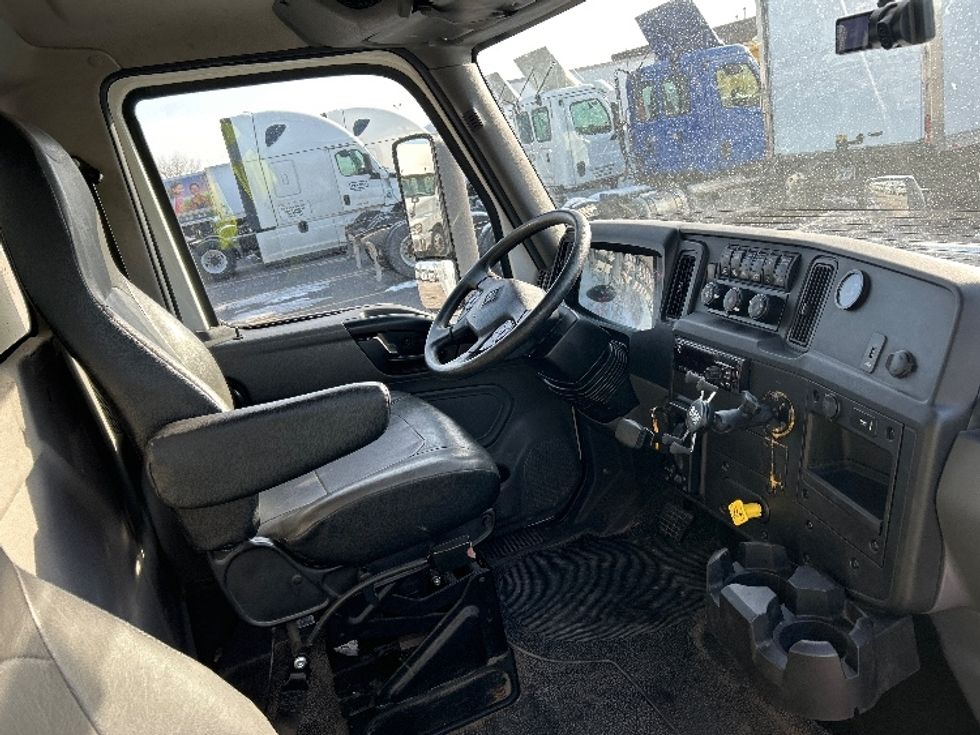 Medium Duty Box Truck-Light and Medium Duty Trucks-International-2020-MV607-East Chicago-IN-230,124\n\t\tmiles-$ 34,500 - Image 22