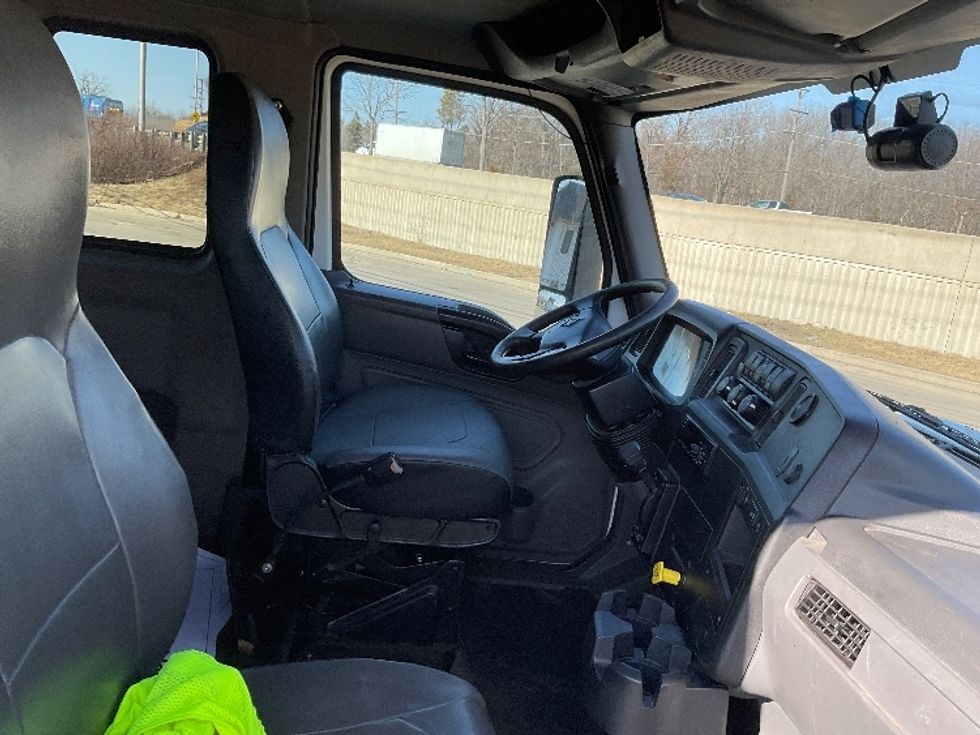 Medium Duty Box Truck-Light and Medium Duty Trucks-International-2020-MV607-East Chicago-IN-79,222\n\t\tmiles-$ 65,500 - Image 22