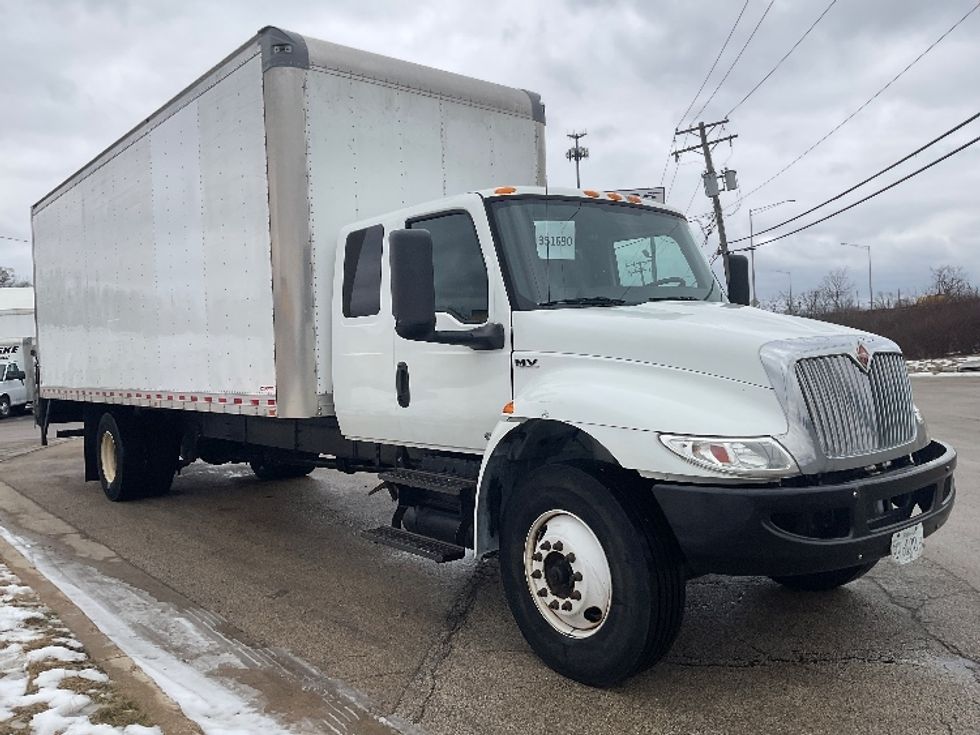 Medium Duty Box Truck-Light and Medium Duty Trucks-International-2020-MV607-East Chicago-IN-90,555\n\t\tmiles-$ 64,250 - Image 1