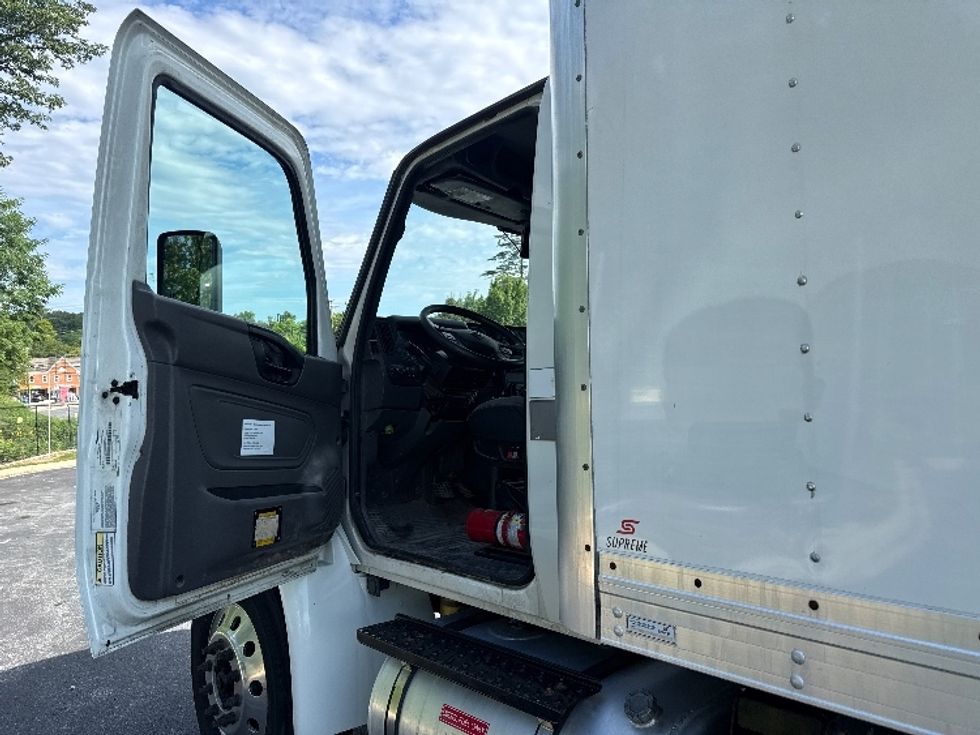 Medium Duty Box Truck-Light and Medium Duty Trucks-International-2020-MV607-Eden-MD-323,018\n\t\tmiles-$ 32,000 - Image 16