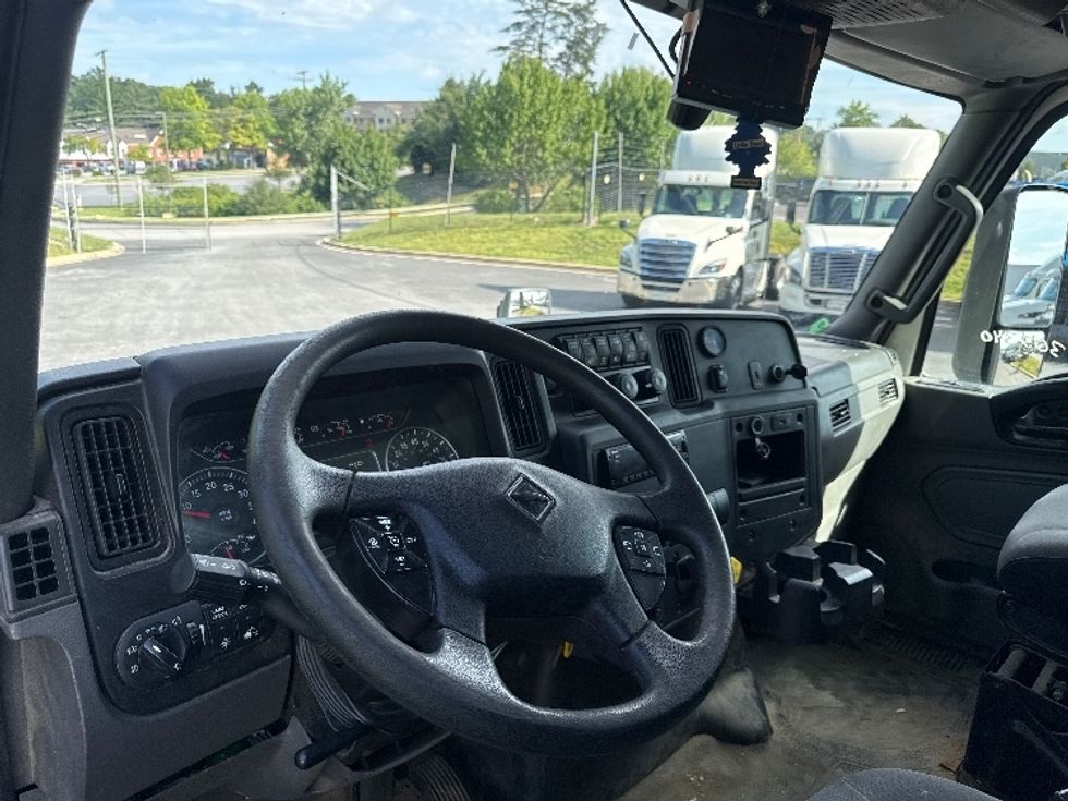 Medium Duty Box Truck-Light and Medium Duty Trucks-International-2020-MV607-Eden-MD-323,018\n\t\tmiles-$ 32,000 - Image 17