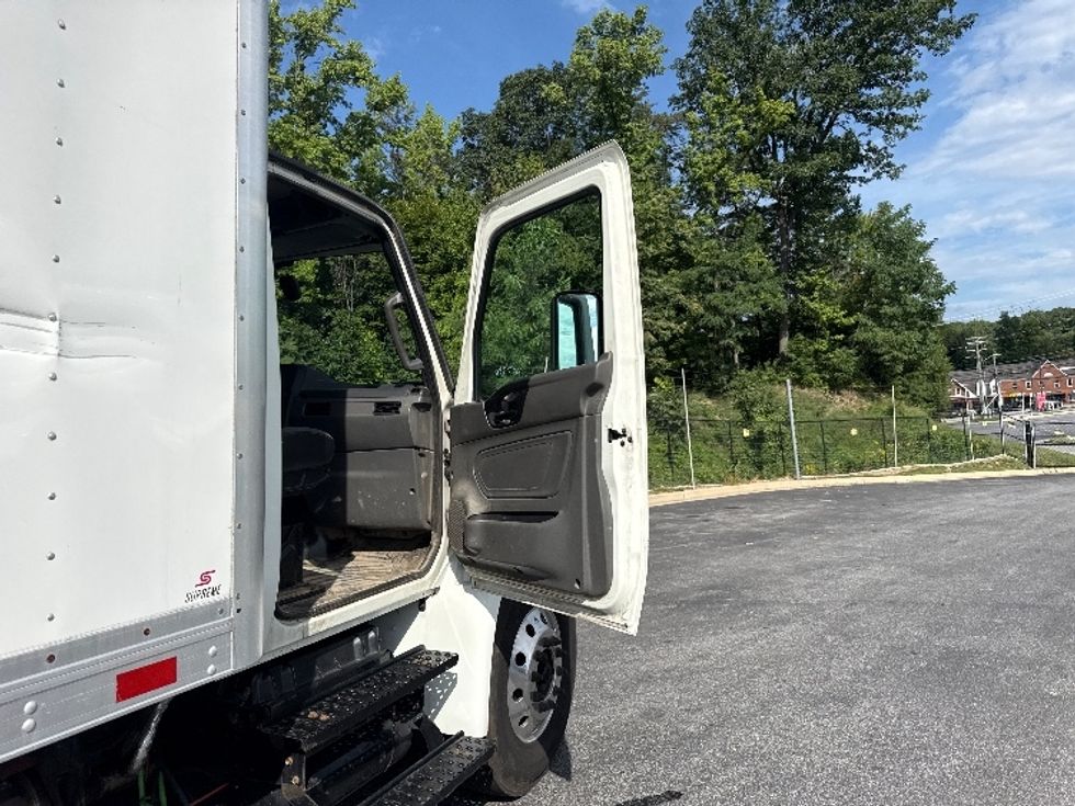 Medium Duty Box Truck-Light and Medium Duty Trucks-International-2020-MV607-Eden-MD-323,018\n\t\tmiles-$ 32,000 - Image 20