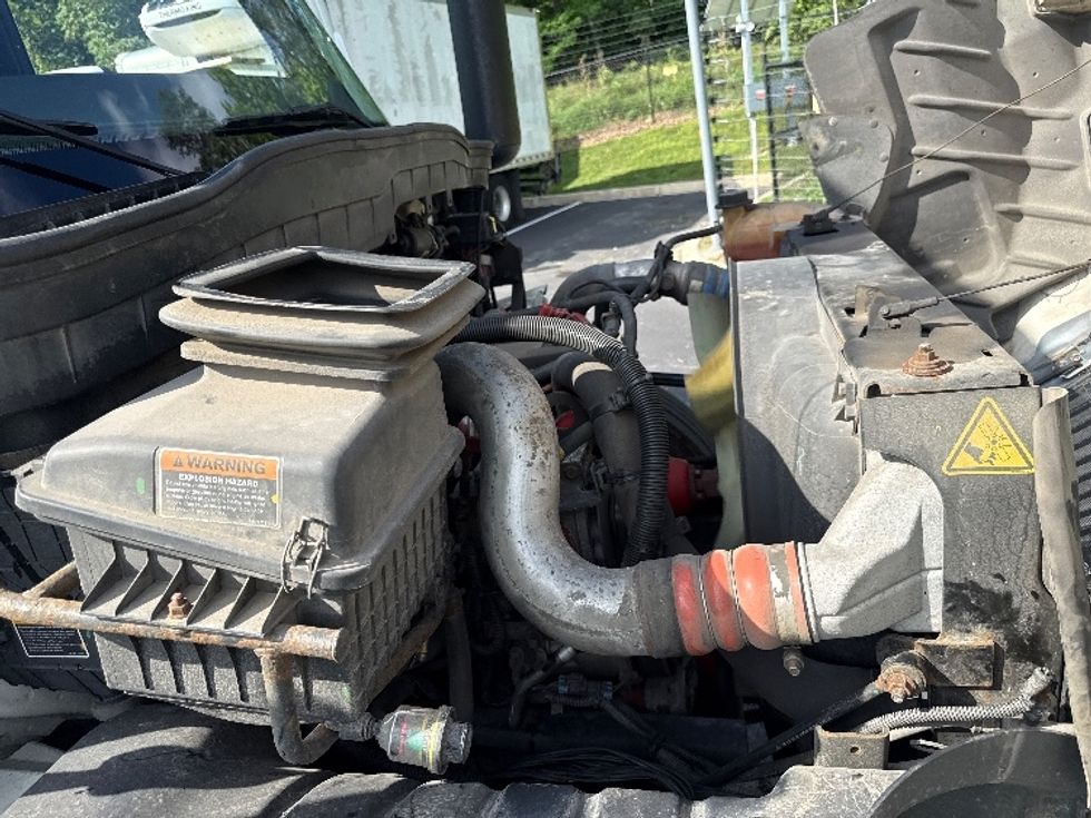 Medium Duty Box Truck-Light and Medium Duty Trucks-International-2020-MV607-Eden-MD-323,018\n\t\tmiles-$ 32,000 - Image 23