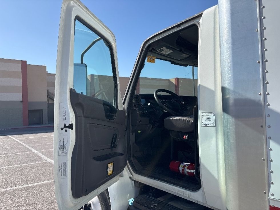 Medium Duty Box Truck-Light and Medium Duty Trucks-International-2020-MV607-El Paso-TX-128,027\n\t\tmiles-$ 56,000 - Image 16